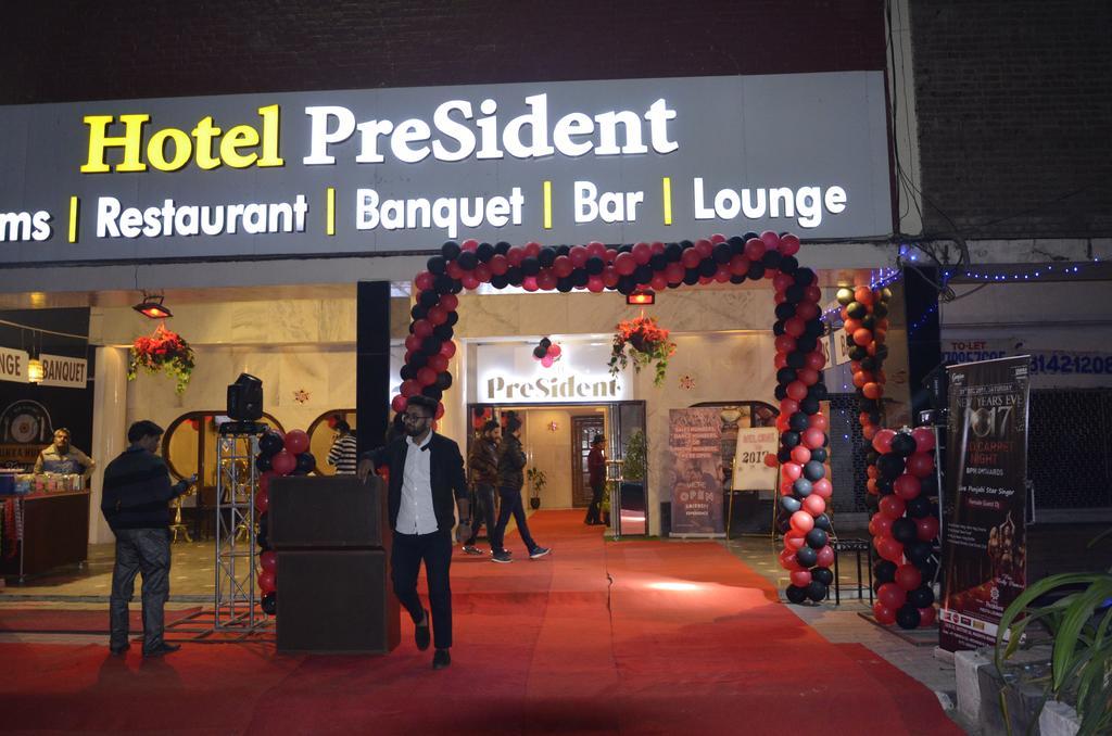 Hotel President Zirakpur Bagian luar foto